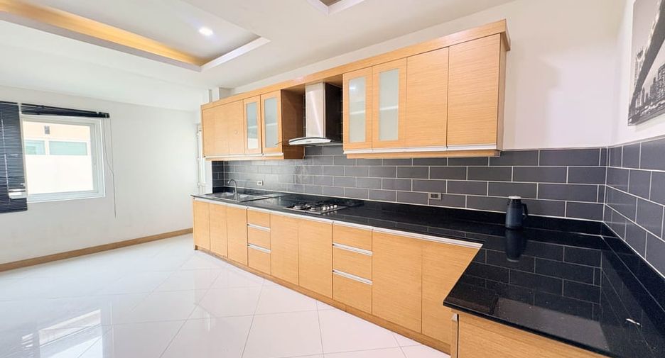 For rent 5 ベッドルーム villa in Bang Lamung, Chonburi