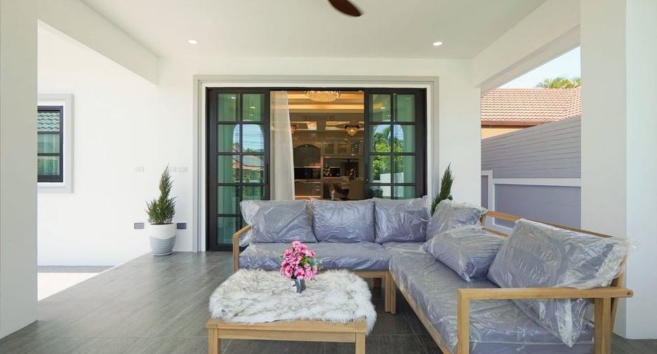 For sale 4 bedrooms house in Bang Lamung, Chonburi