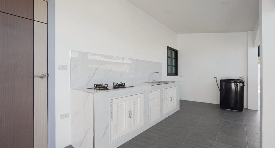 For sale 4 bedrooms house in Bang Lamung, Chonburi