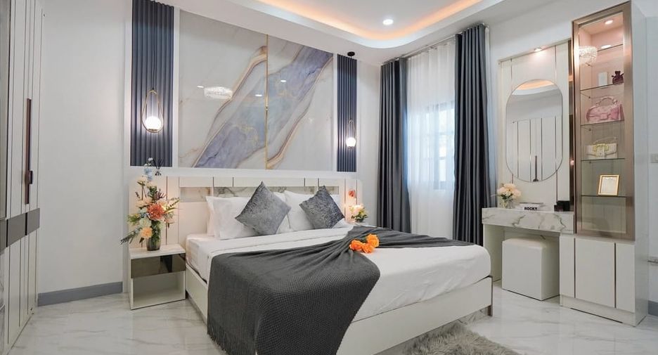 For sale 4 bedrooms house in Bang Lamung, Chonburi