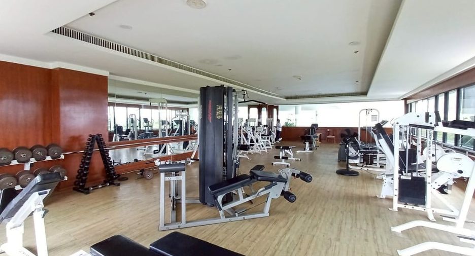 For rent 4 bedrooms condo in Na Jomtien, Pattaya