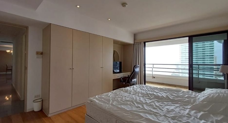 For rent 4 bedrooms condo in Na Jomtien, Pattaya