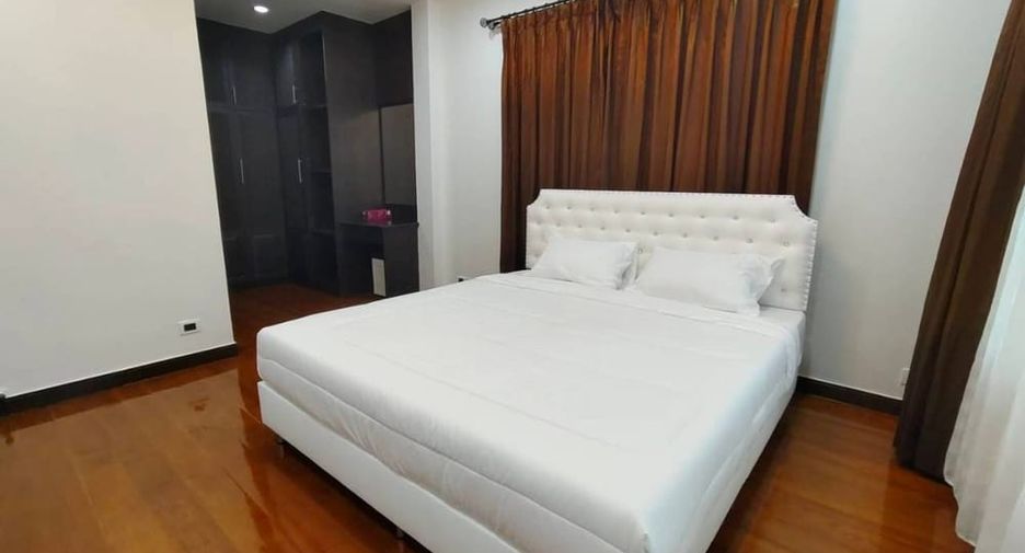 For rent 4 bedrooms villa in Bang Lamung, Chonburi