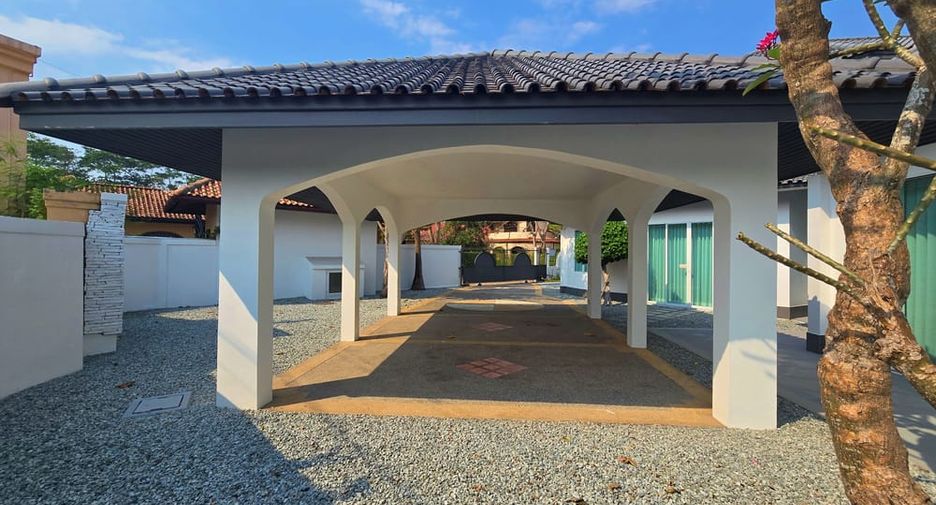 For rent 4 ベッドルーム villa in Bang Lamung, Chonburi