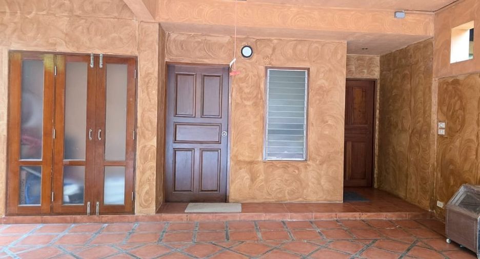 For rent そして for sale 4 ベッドルーム villa in Jomtien, Pattaya