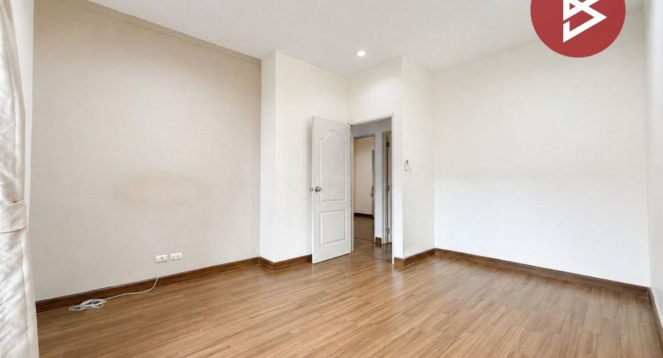 Casa adosada en venta de 4 habitaciones en Mueang Samut Sakhon, Samut Sakhon