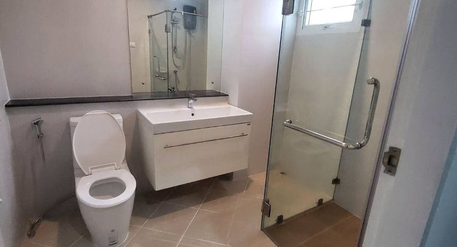 For rent 4 bedrooms house in Lat Krabang, Bangkok