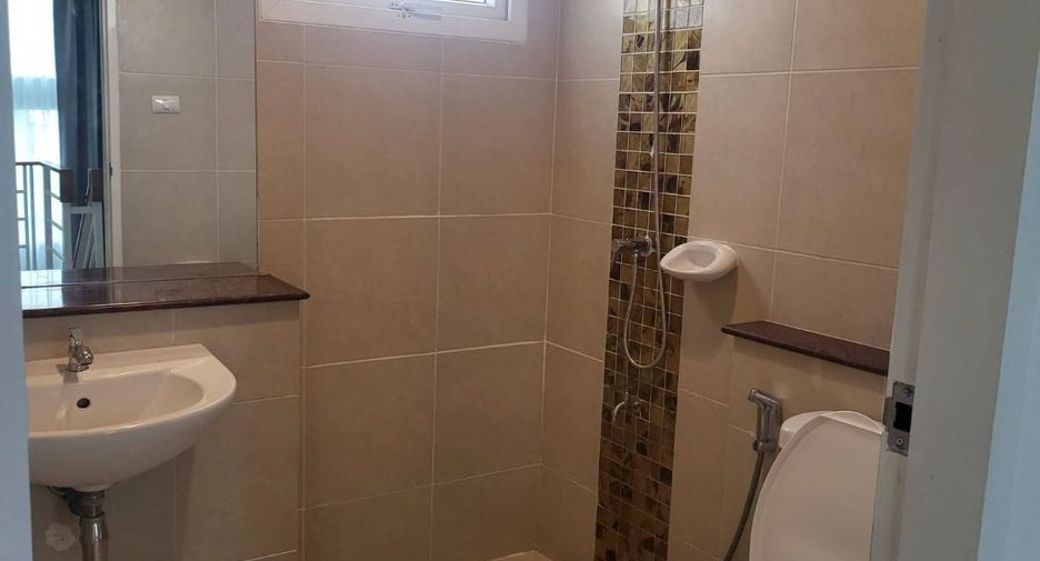 For rent 4 bedrooms house in Lat Krabang, Bangkok