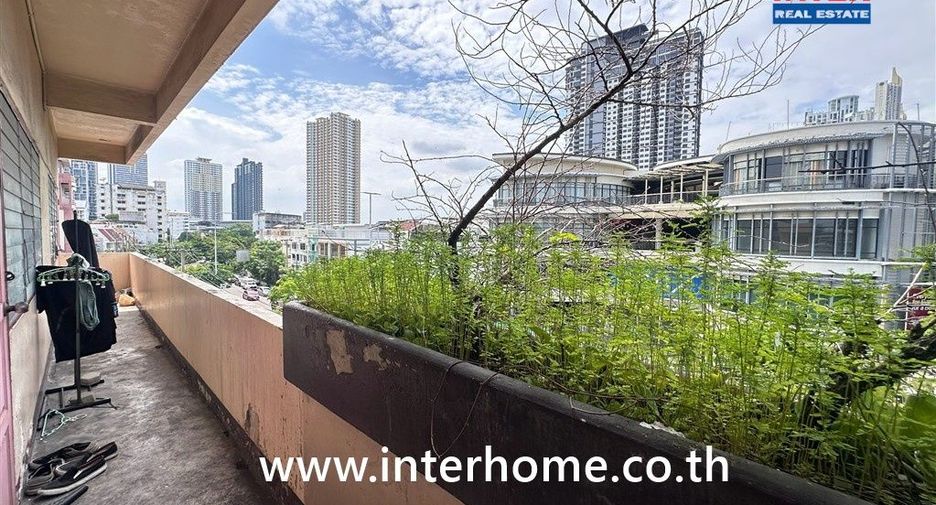 Apartamento en venta de 12 habitaciones en Khlong San, Bangkok