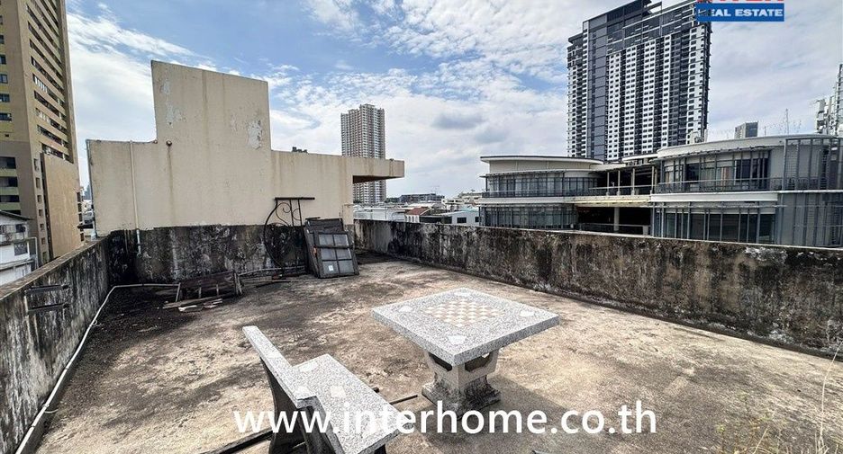 Apartamento en venta de 12 habitaciones en Khlong San, Bangkok