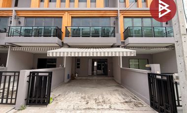 Casa adosada en venta de 4 habitaciones en Prawet, Bangkok