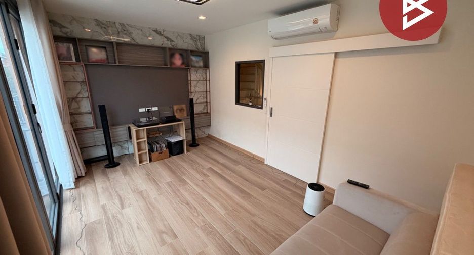 Casa adosada en venta de 4 habitaciones en Prawet, Bangkok