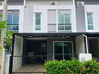 For sale 4 bedrooms townhouse in Lam Luk Ka, Pathum Thani