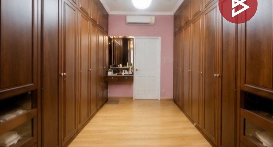 À vendre 3 chambres maison à Bang Khun Thian, Bangkok