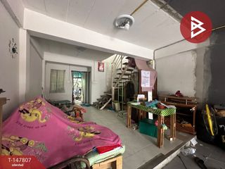 À vendre 2 chambres maison de ville à Ban Bueng, Chonburi