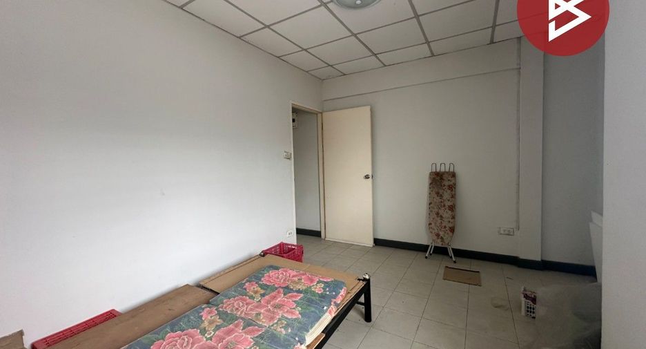À vendre 2 chambres maison de ville à Ban Bueng, Chonburi