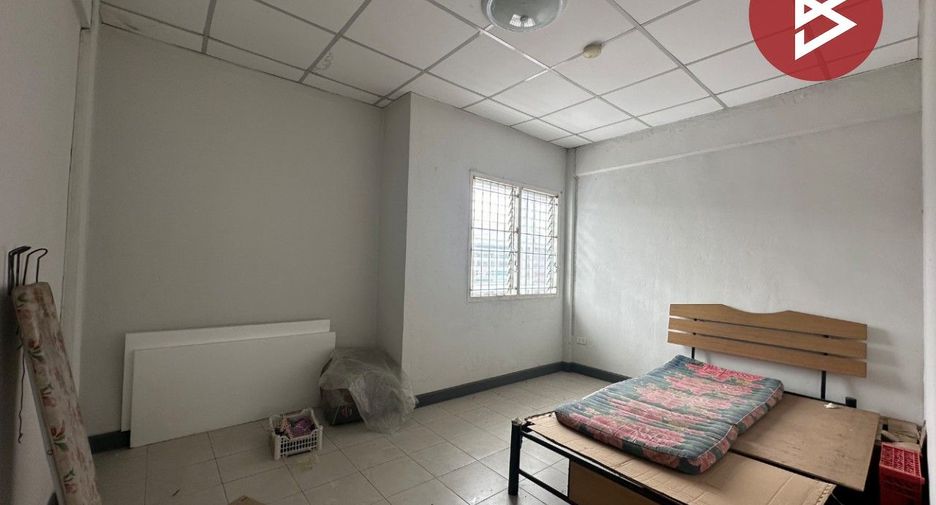 À vendre 2 chambres maison de ville à Ban Bueng, Chonburi