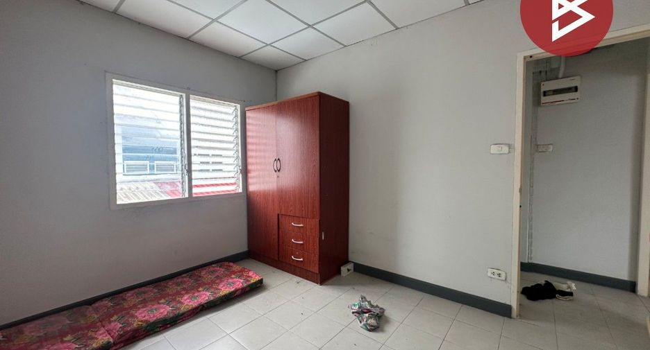 À vendre 2 chambres maison de ville à Ban Bueng, Chonburi