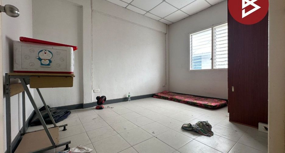 À vendre 2 chambres maison de ville à Ban Bueng, Chonburi
