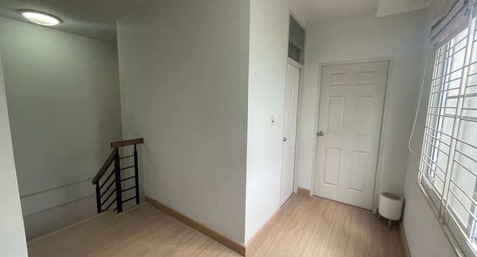 For sale 3 bedrooms townhouse in Khlong Sam Wa, Bangkok