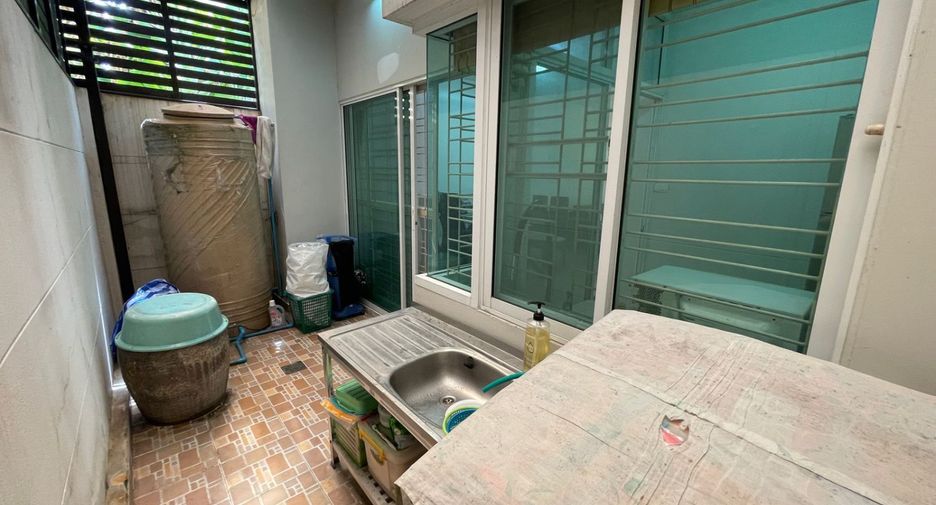 For sale 3 bedrooms townhouse in Khlong Sam Wa, Bangkok