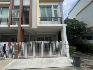 For sale 3 bedrooms townhouse in Khlong Sam Wa, Bangkok