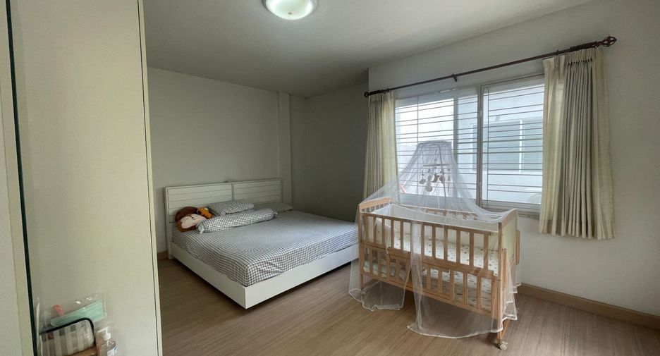 For sale 3 bedrooms townhouse in Khlong Sam Wa, Bangkok