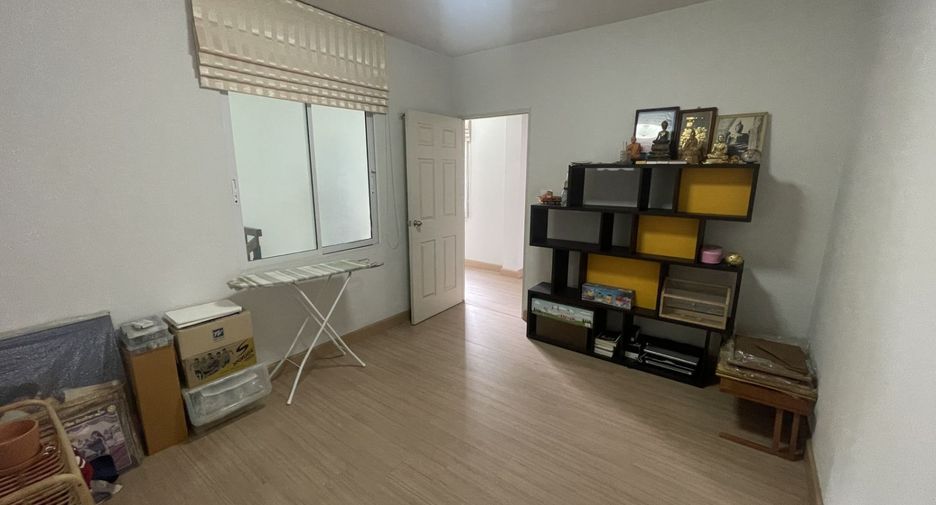 For sale 3 bedrooms townhouse in Khlong Sam Wa, Bangkok