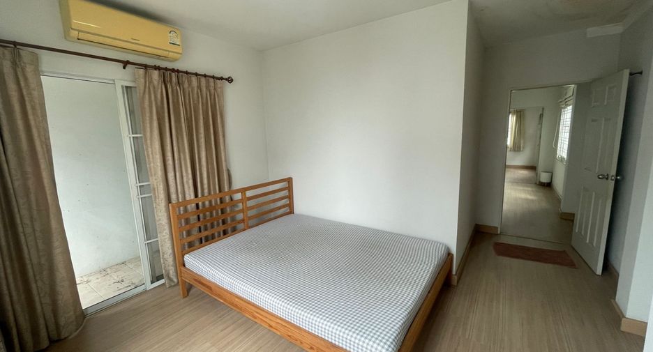 For sale 3 bedrooms townhouse in Khlong Sam Wa, Bangkok