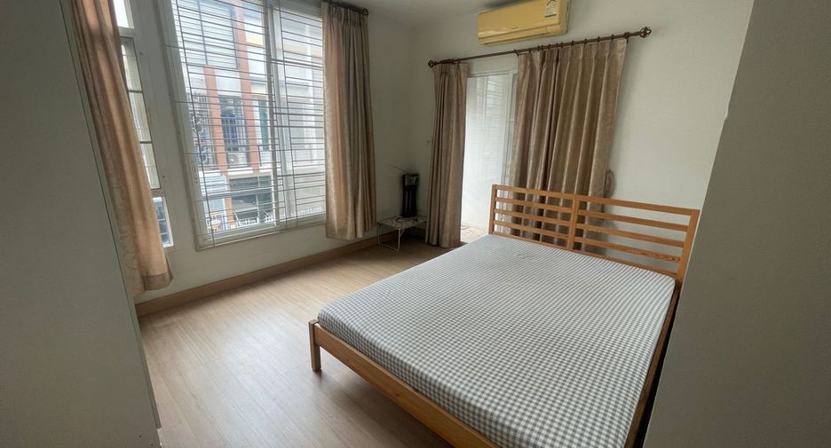 For sale 3 bedrooms townhouse in Khlong Sam Wa, Bangkok