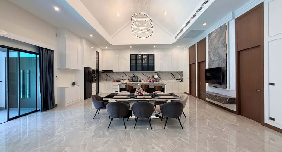 Villa en alquiler de 4 habitaciones en Bang Lamung, Chonburi