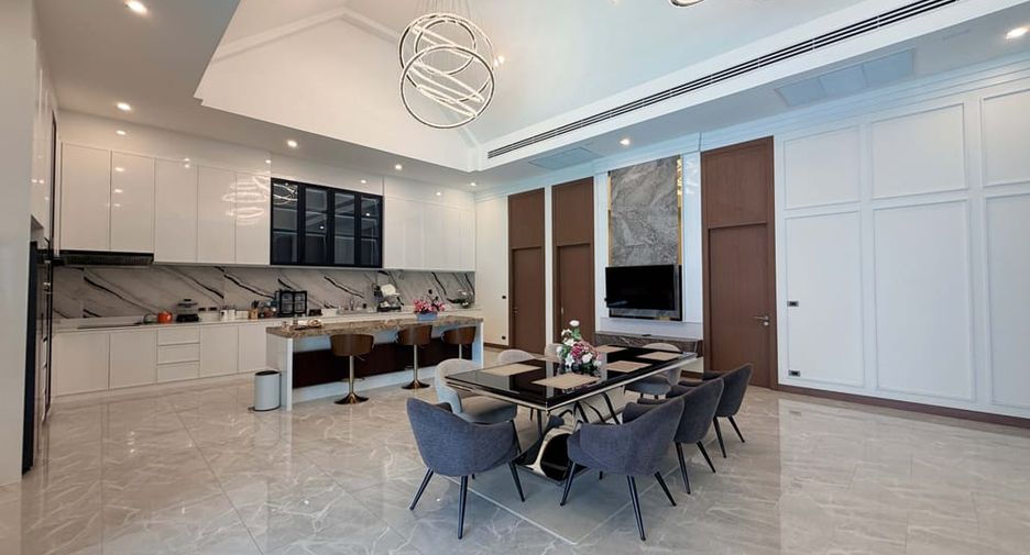 Villa en alquiler de 4 habitaciones en Bang Lamung, Chonburi