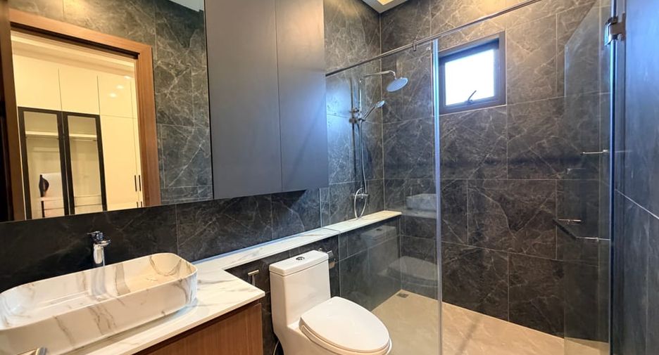 Villa en alquiler de 4 habitaciones en Bang Lamung, Chonburi