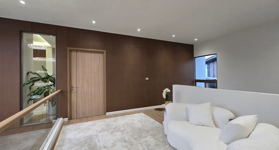 Villa en venta de 5 habitaciones en Bang Lamung, Chonburi