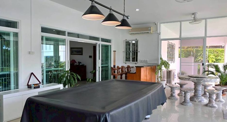 Villa zur Miete und zum Kauf mit 5 Zimmer in Bang Lamung, Chonburi
