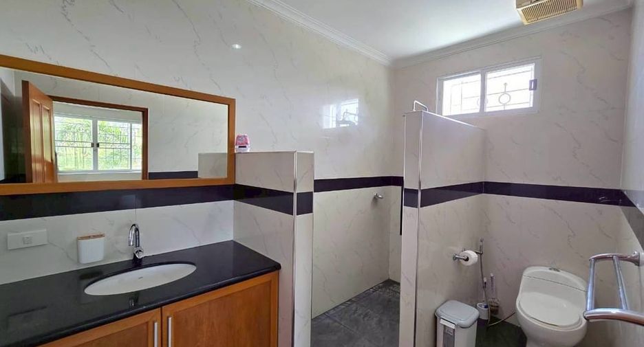 Villa zur Miete und zum Kauf mit 5 Zimmer in Bang Lamung, Chonburi