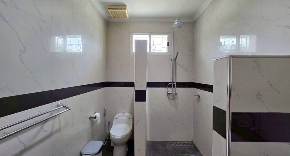 Villa zur Miete und zum Kauf mit 5 Zimmer in Bang Lamung, Chonburi