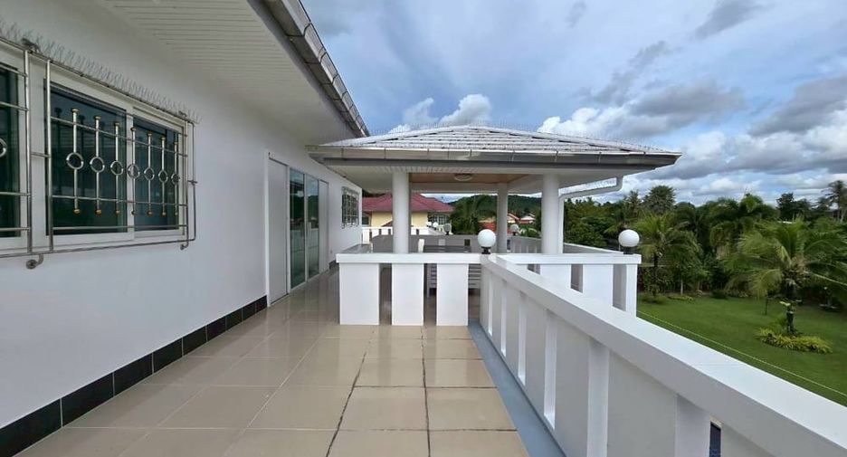 Villa zur Miete und zum Kauf mit 5 Zimmer in Bang Lamung, Chonburi