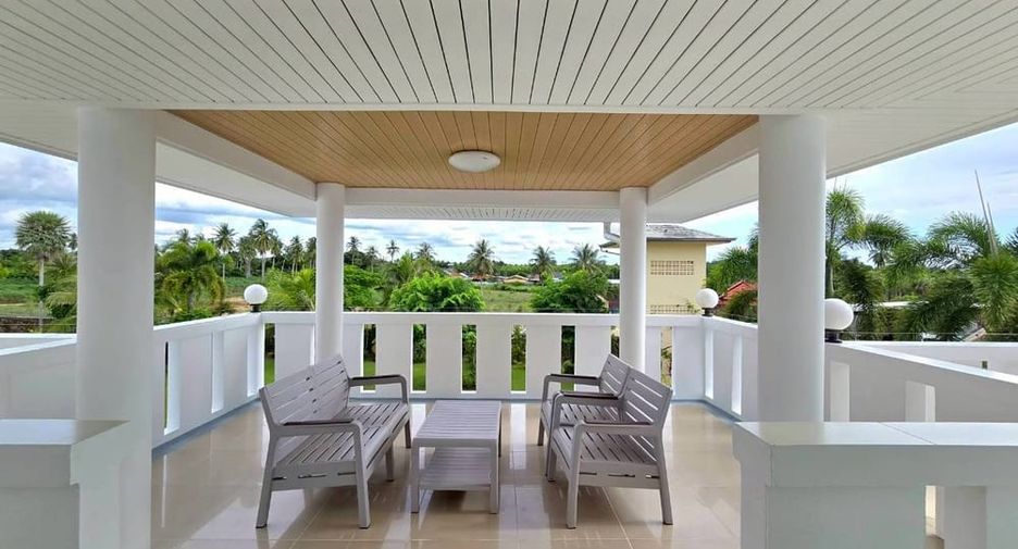 Villa zur Miete und zum Kauf mit 5 Zimmer in Bang Lamung, Chonburi