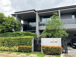 For rent 4 bedrooms house in Bang Kapi, Bangkok