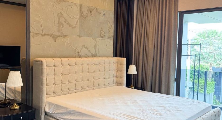 For rent 4 bedrooms house in Bang Kapi, Bangkok