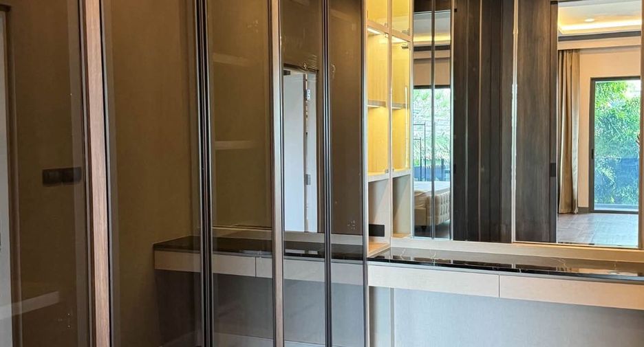 For rent 4 bedrooms house in Bang Kapi, Bangkok