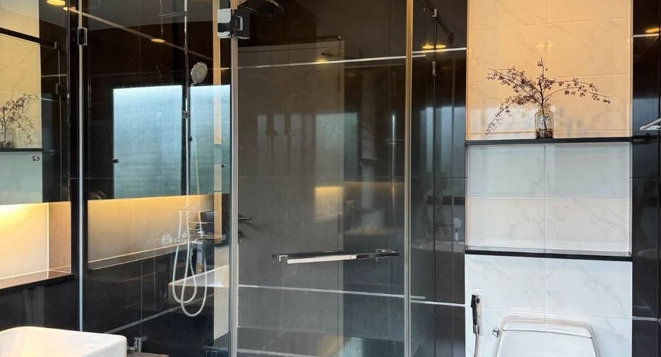 For rent 4 bedrooms house in Bang Kapi, Bangkok