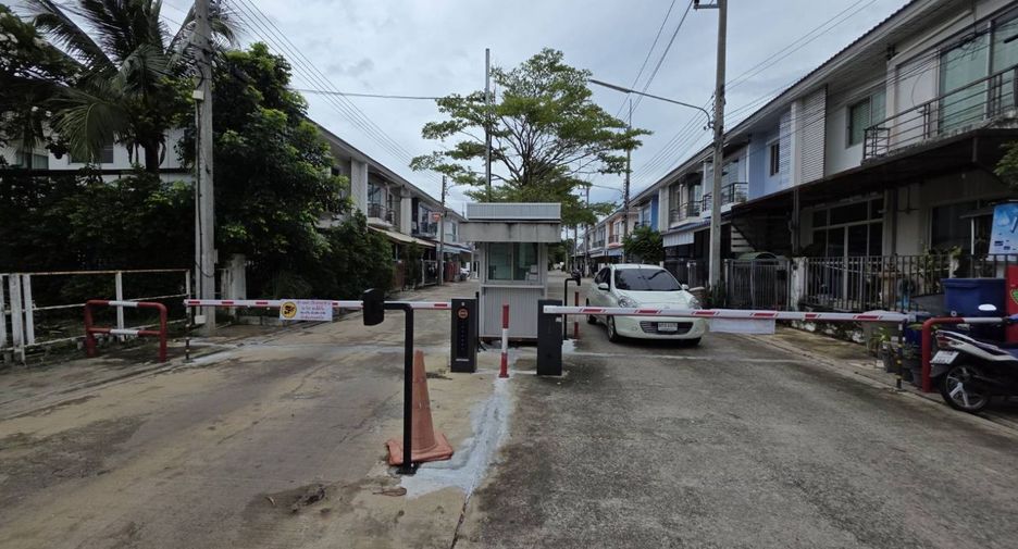 Casa adosada en venta de 3 habitaciones en Mueang Samut Sakhon, Samut Sakhon