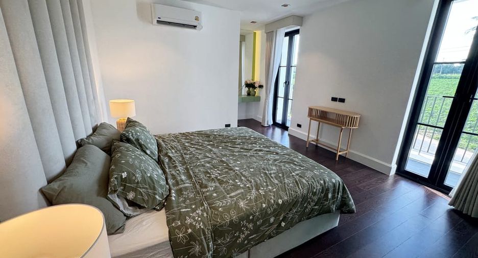 Villa en alquiler y en venta de 5 habitaciones en Bang Lamung, Chonburi