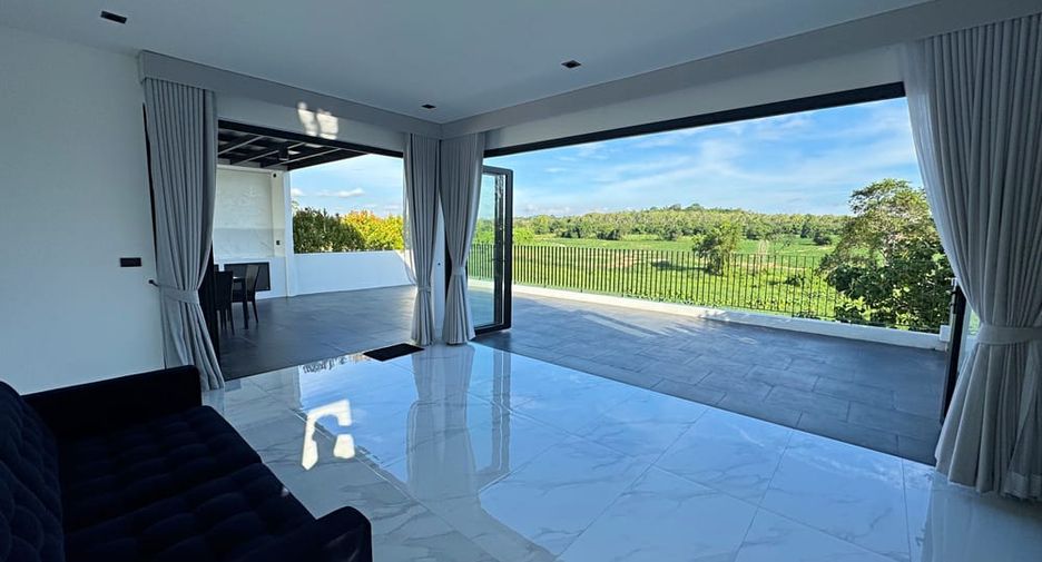 Villa en alquiler y en venta de 5 habitaciones en Bang Lamung, Chonburi