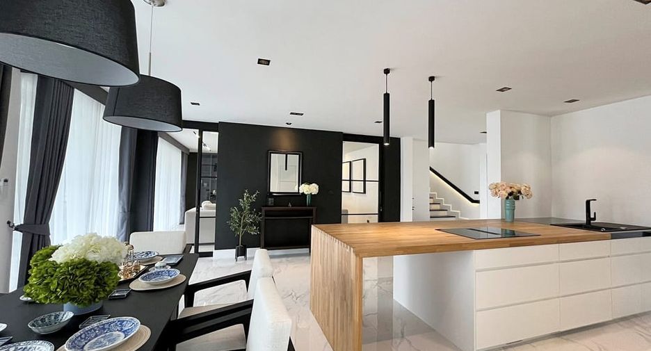 Villa en alquiler y en venta de 5 habitaciones en Bang Lamung, Chonburi