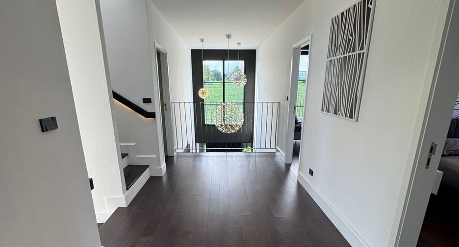 Villa en alquiler y en venta de 5 habitaciones en Bang Lamung, Chonburi