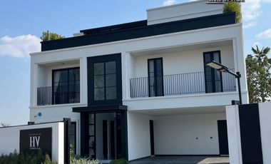 Villa zur Miete und zum Kauf mit 5 Zimmer in Bang Lamung, Chonburi