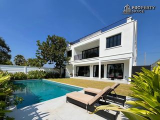 Villa en alquiler y en venta de 5 habitaciones en Bang Lamung, Chonburi